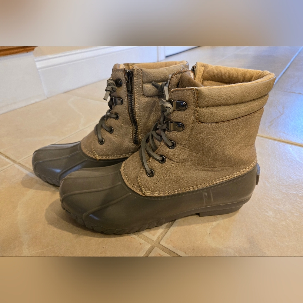 Women's Nautica Duck Boots, size 9. - Picture 4 of 7